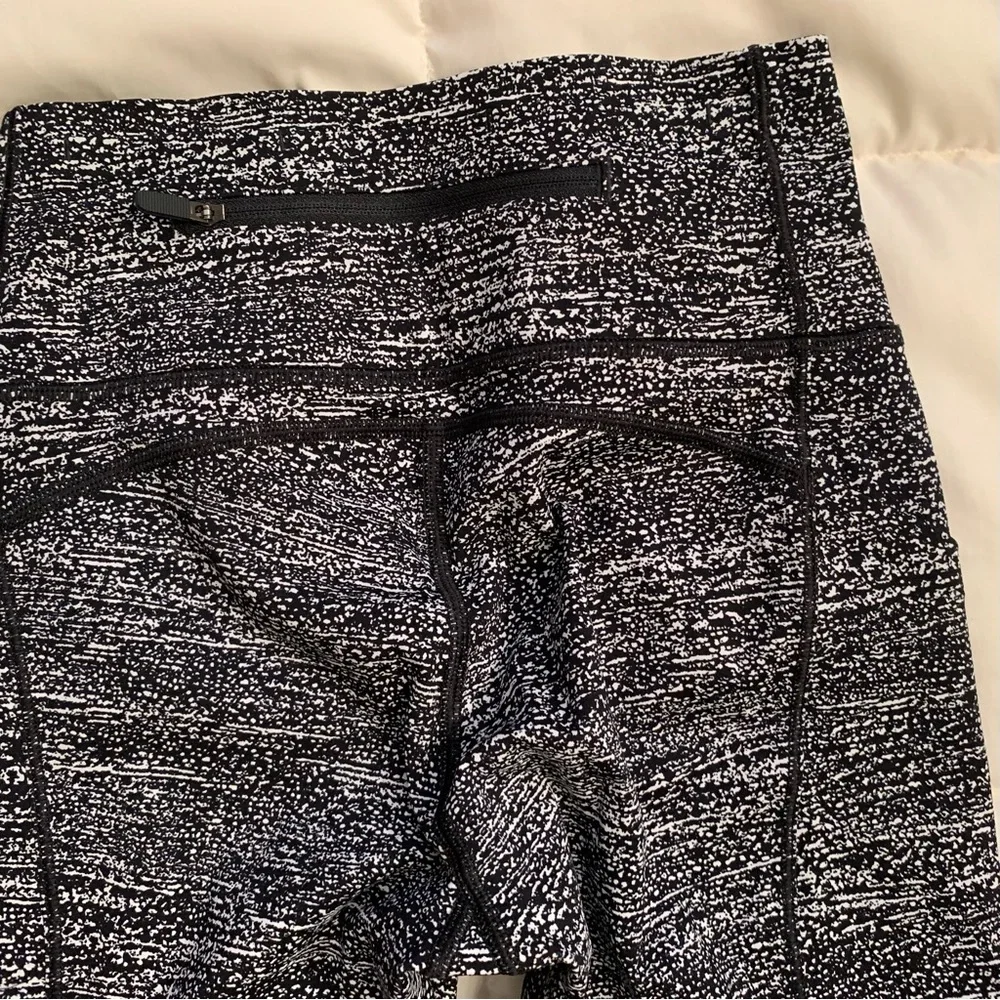 Lululemon Pace Perfect 7/8 Tight 25” Leggings 4 Air Time White Black Activewear